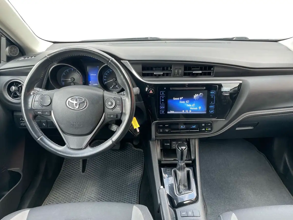 TOYOTA AURIS