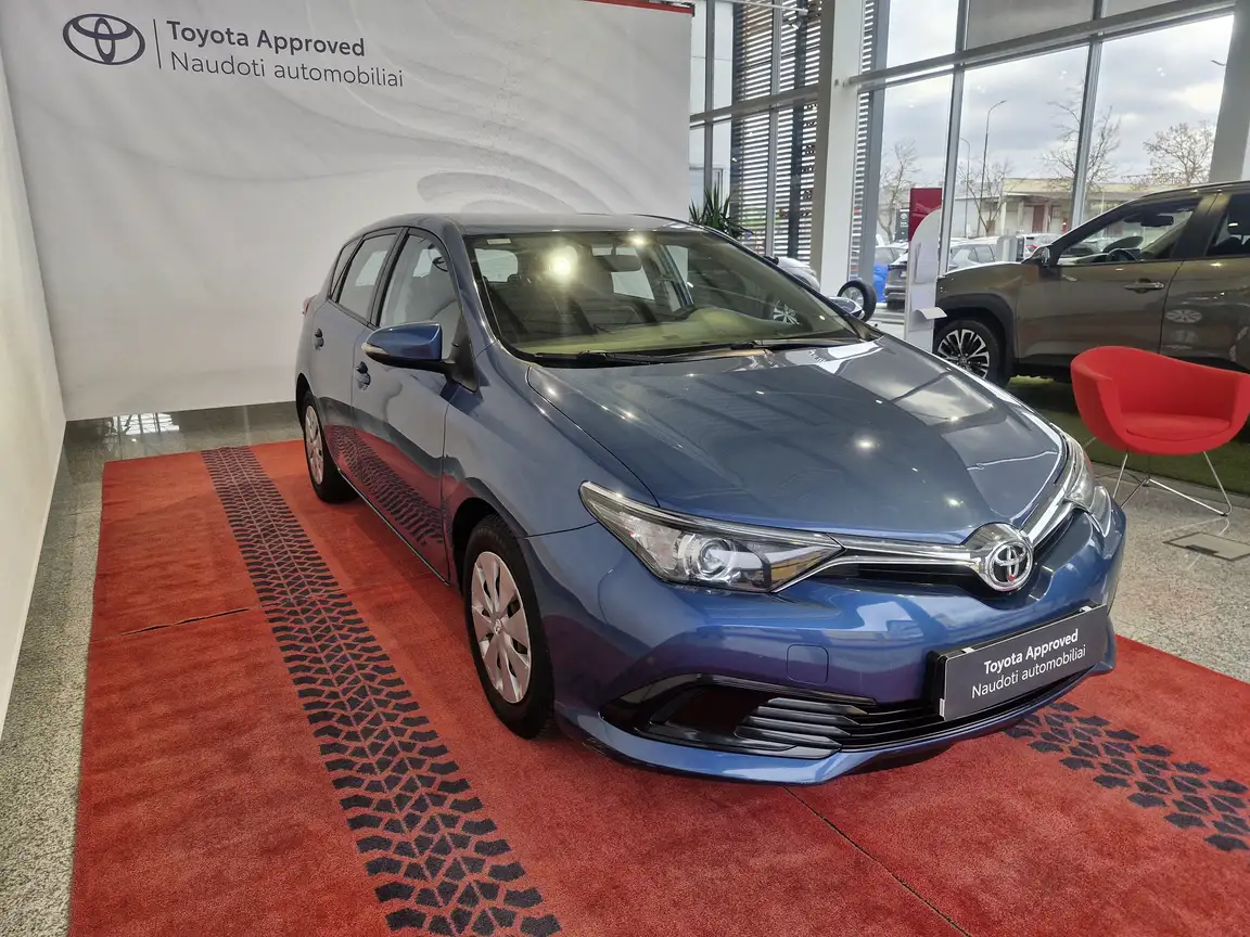 TOYOTA AURIS