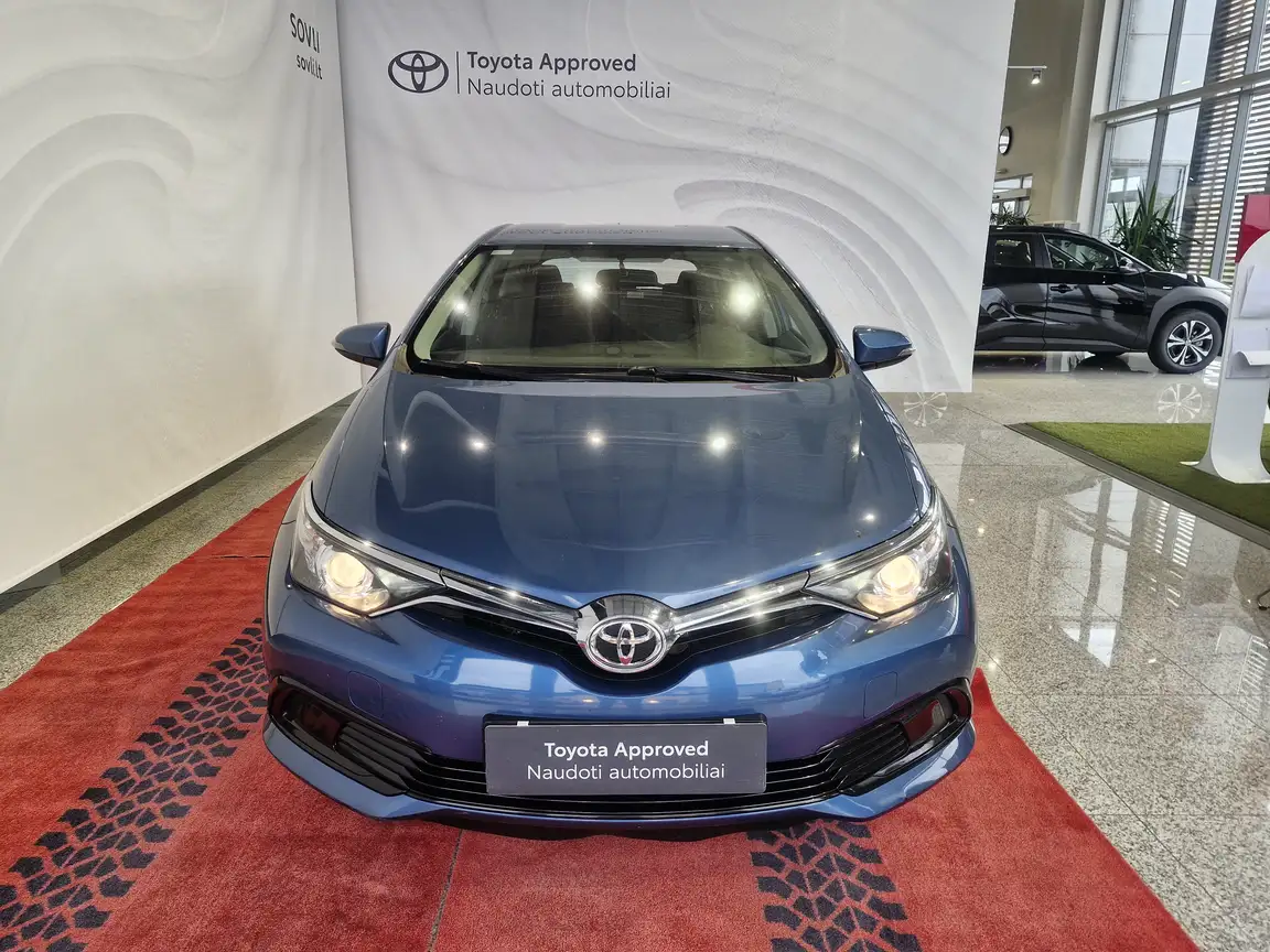 TOYOTA AURIS