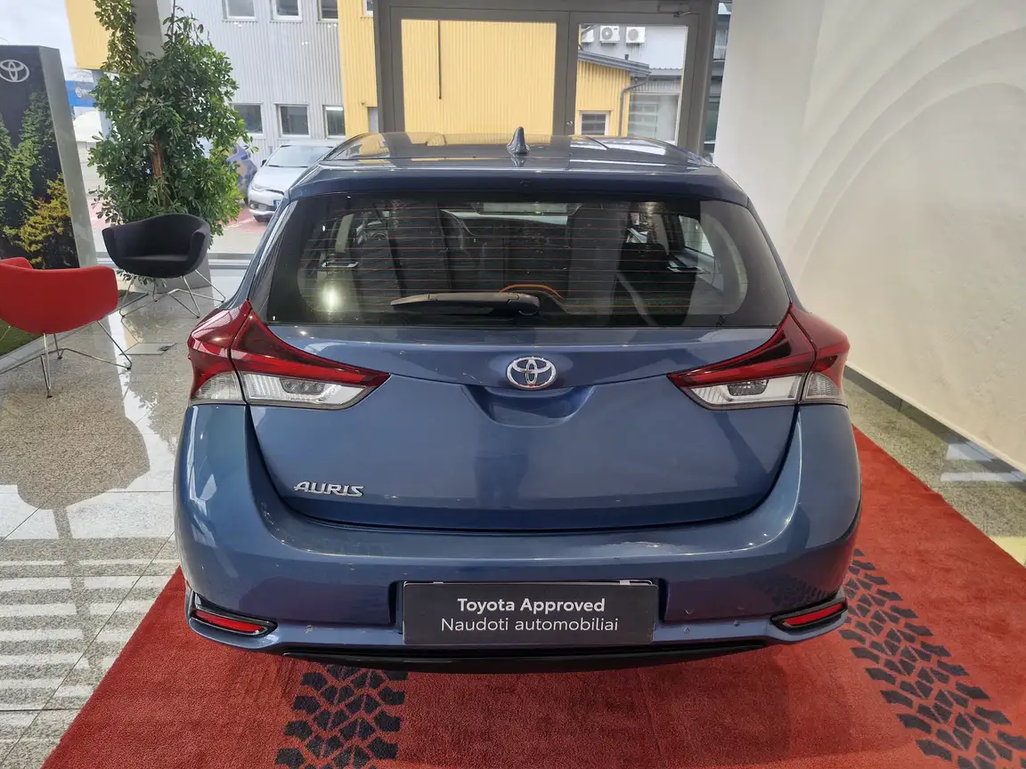 TOYOTA AURIS