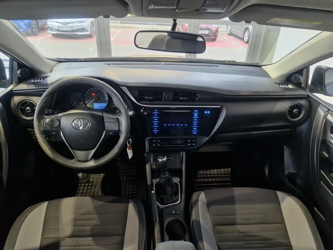 TOYOTA AURIS