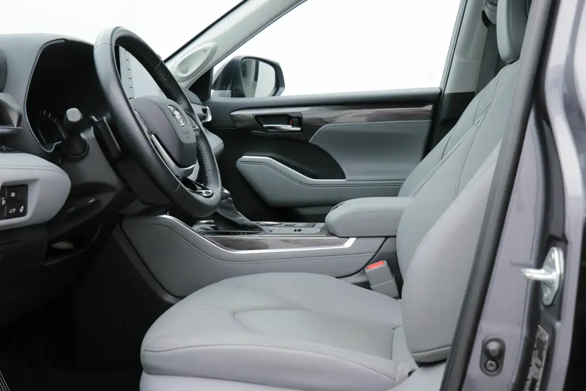 TOYOTA HIGHLANDER