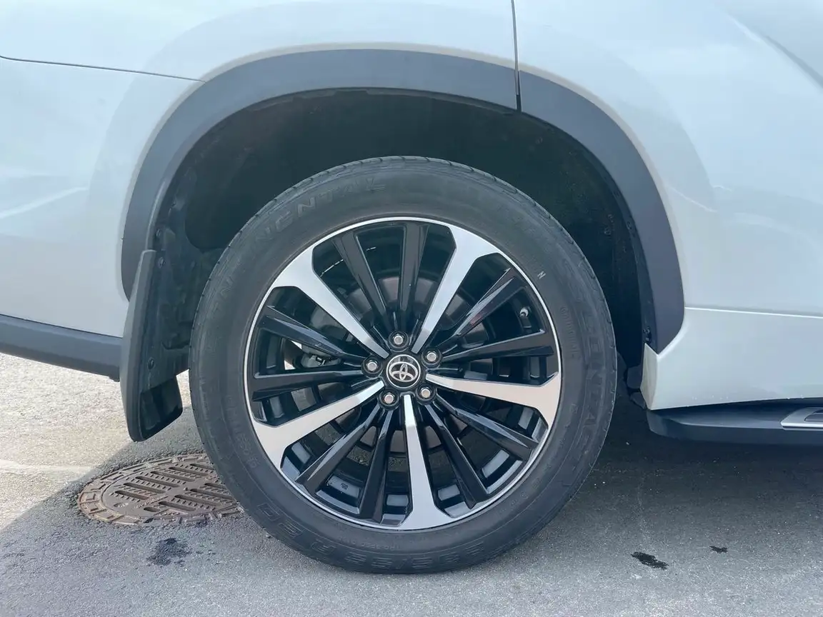 TOYOTA HIGHLANDER