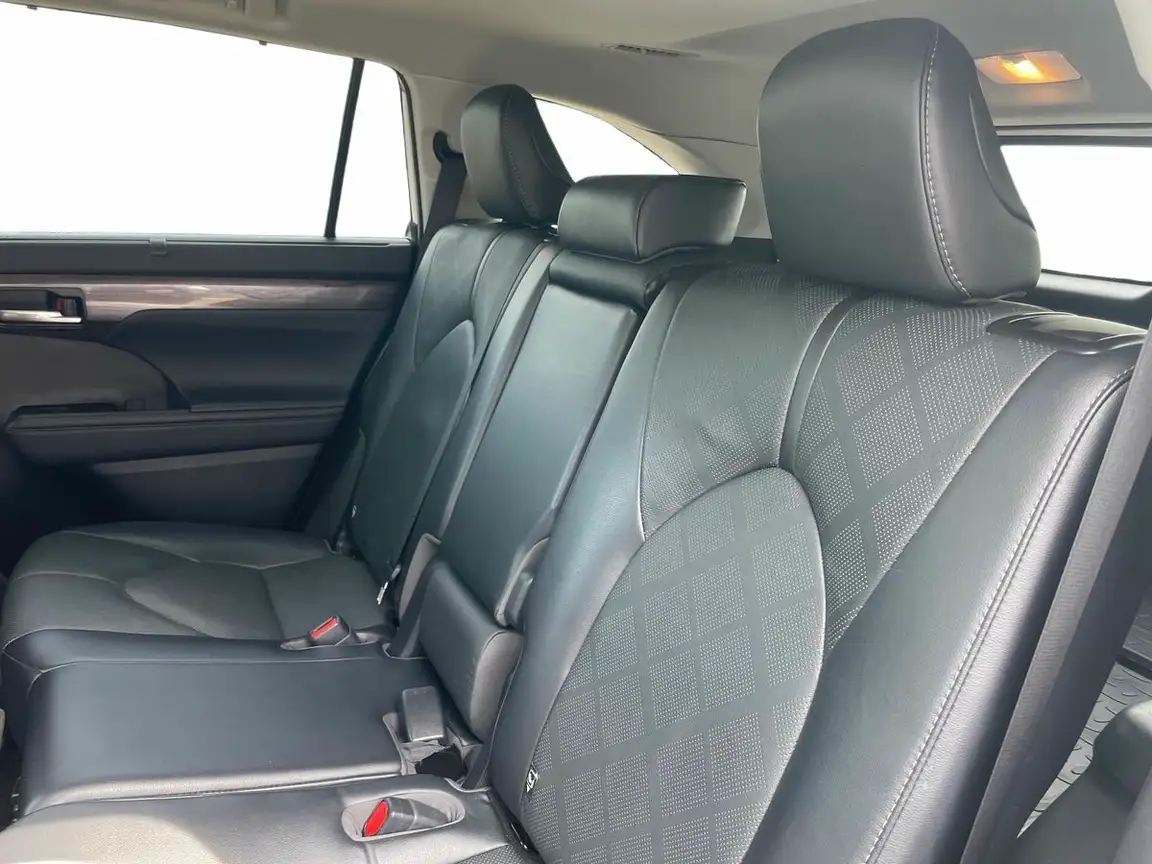 TOYOTA HIGHLANDER
