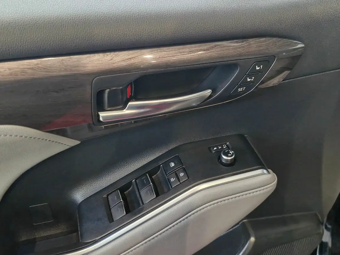 TOYOTA HIGHLANDER