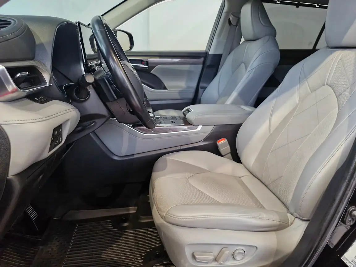 TOYOTA HIGHLANDER