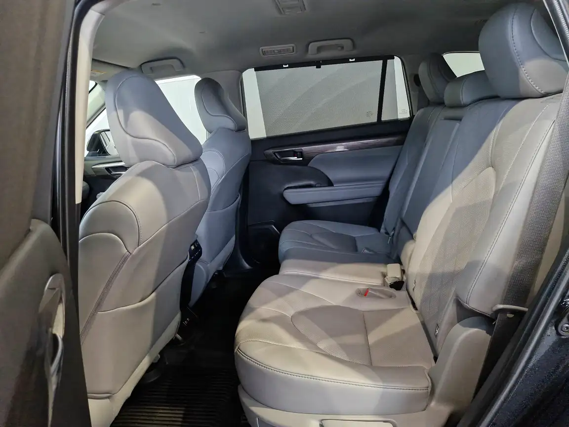 TOYOTA HIGHLANDER