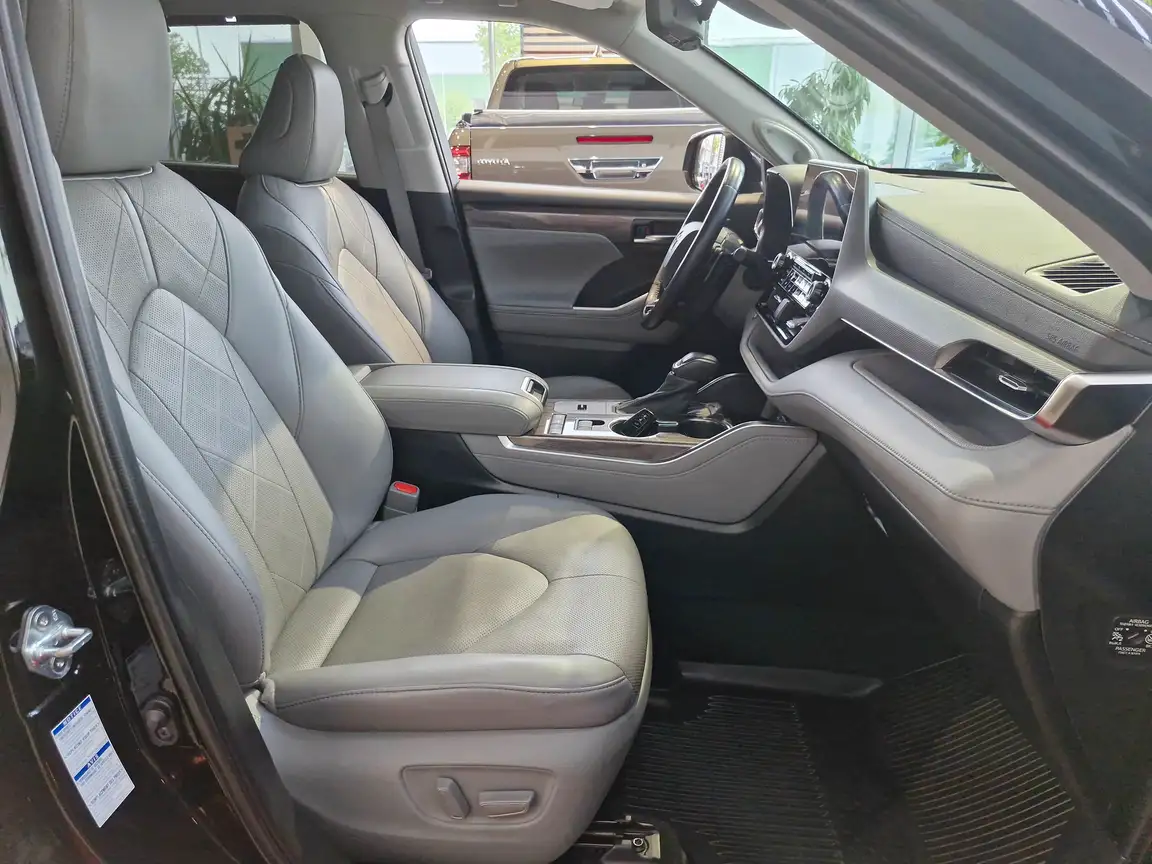 TOYOTA HIGHLANDER