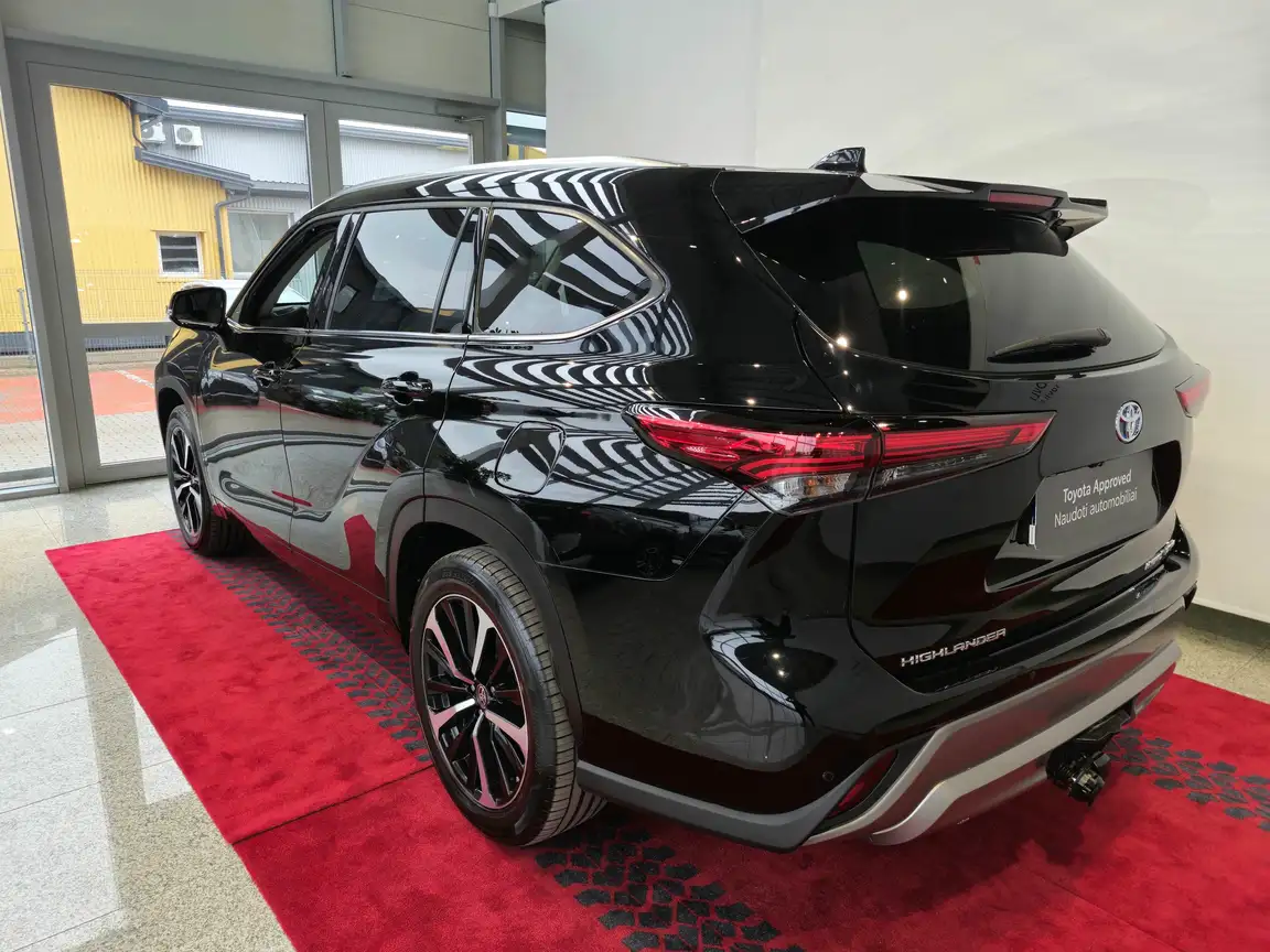 TOYOTA HIGHLANDER
