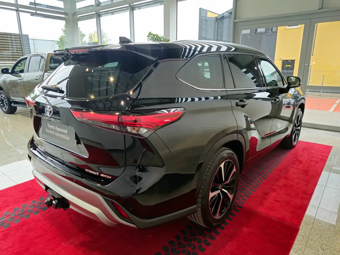 TOYOTA HIGHLANDER