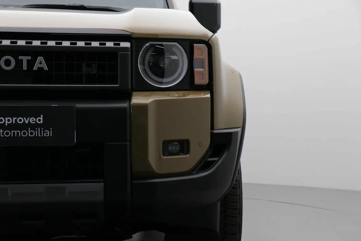 TOYOTA LAND CRUISER