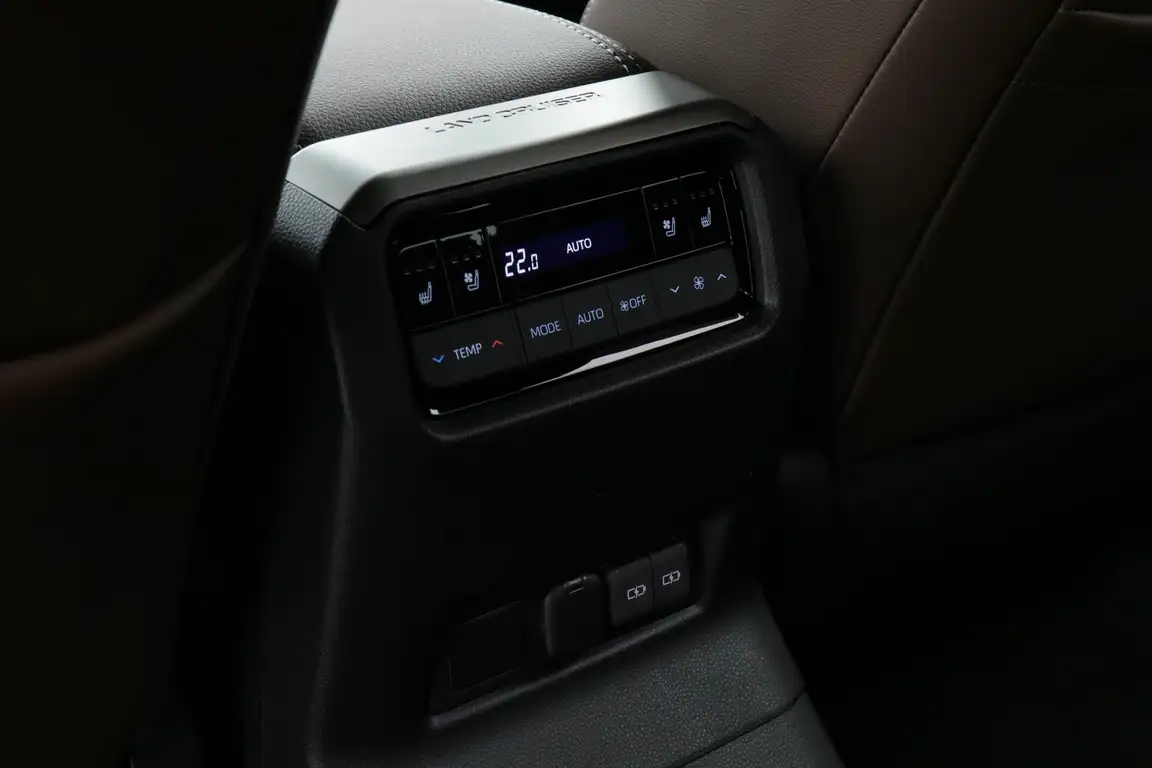 TOYOTA LAND CRUISER