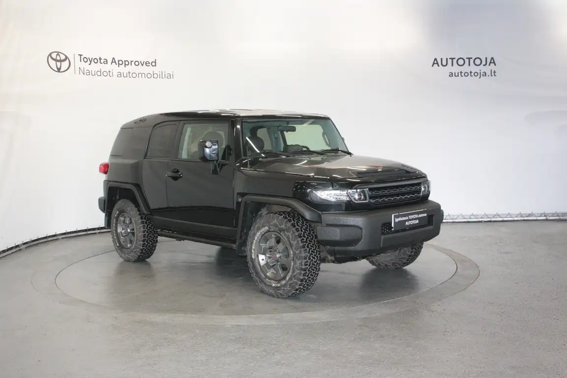 TOYOTA FJ CRUISER