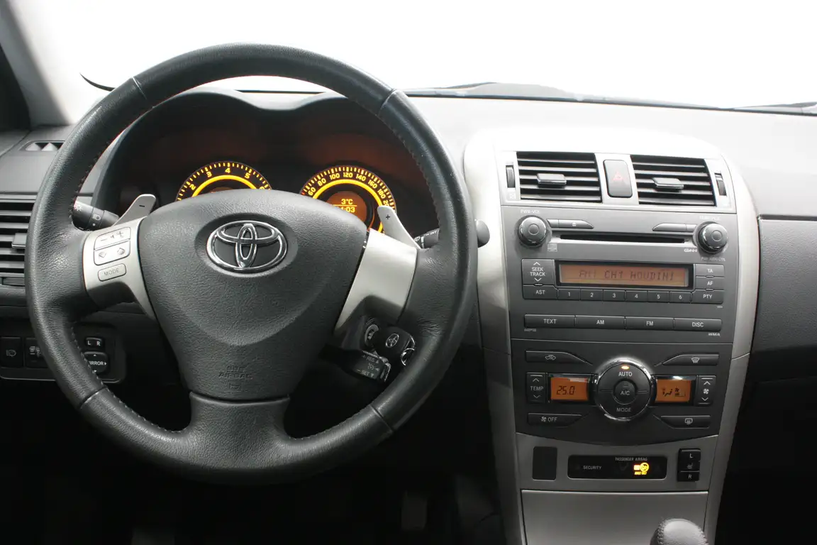 TOYOTA COROLLA