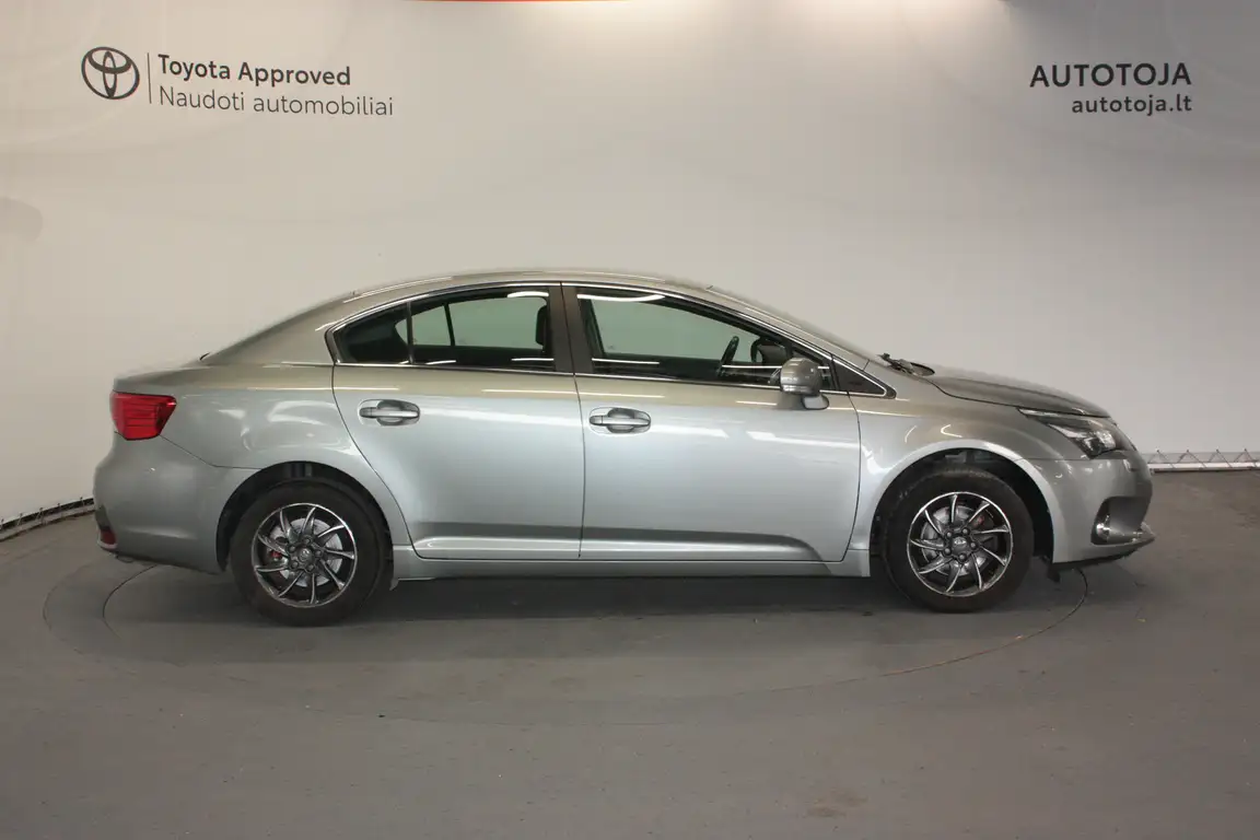 TOYOTA AVENSIS