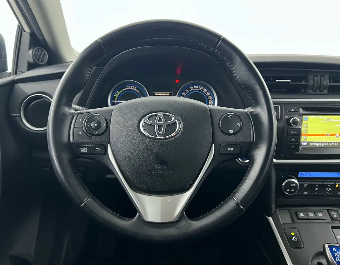 TOYOTA AURIS