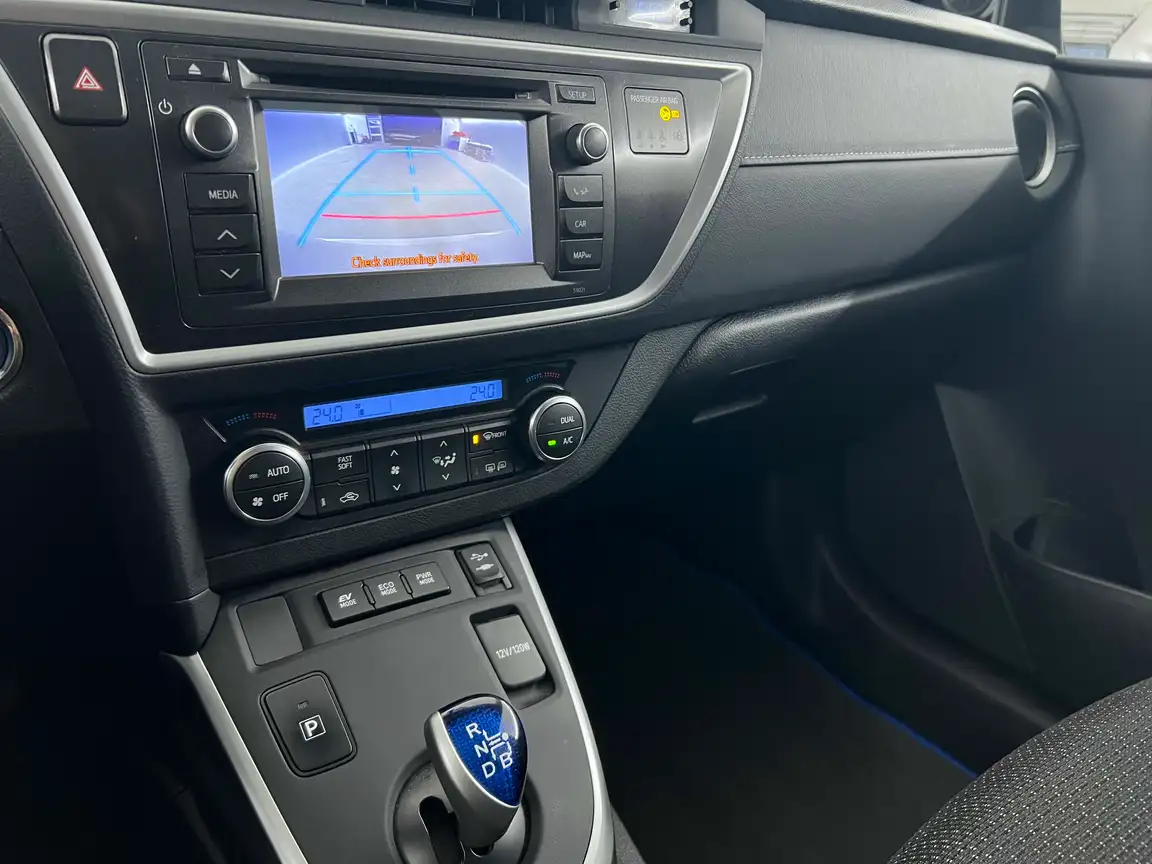 TOYOTA AURIS