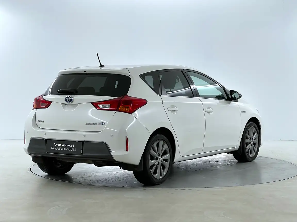 TOYOTA AURIS
