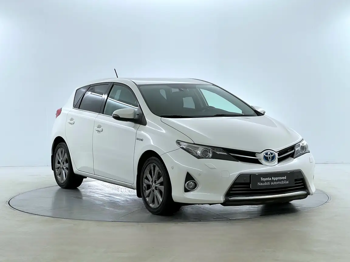 TOYOTA AURIS