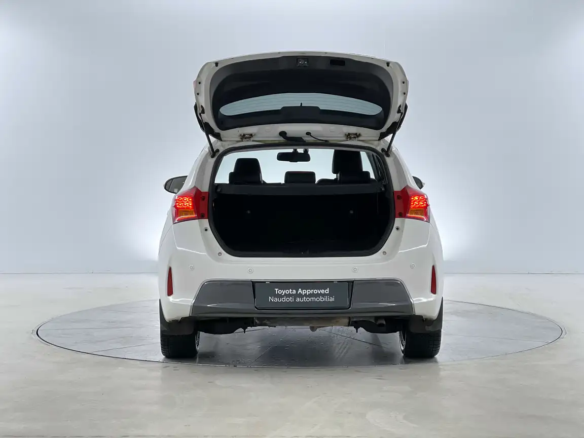 TOYOTA AURIS