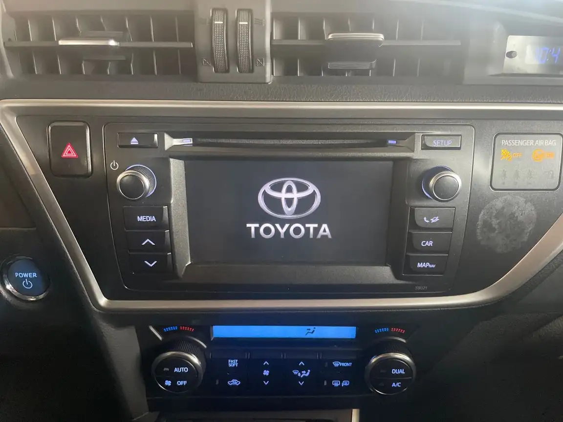 TOYOTA AURIS