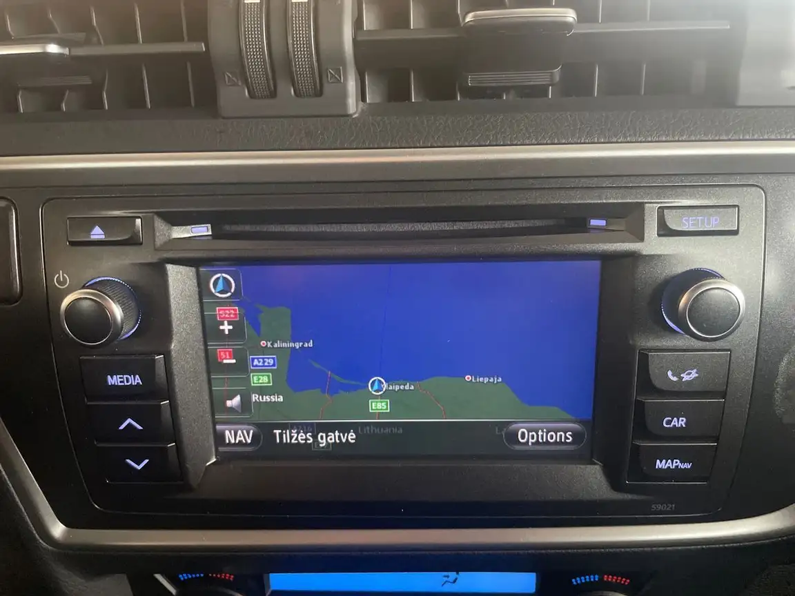 TOYOTA AURIS