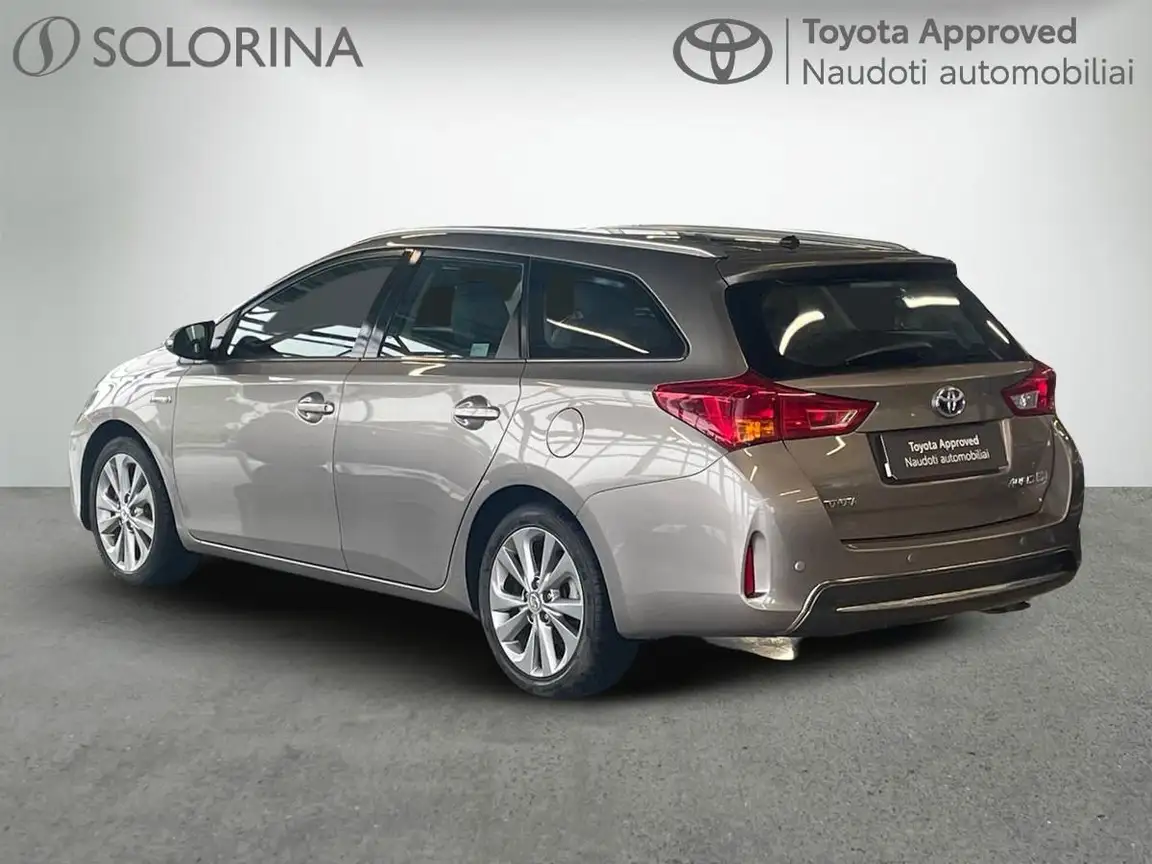 TOYOTA AURIS