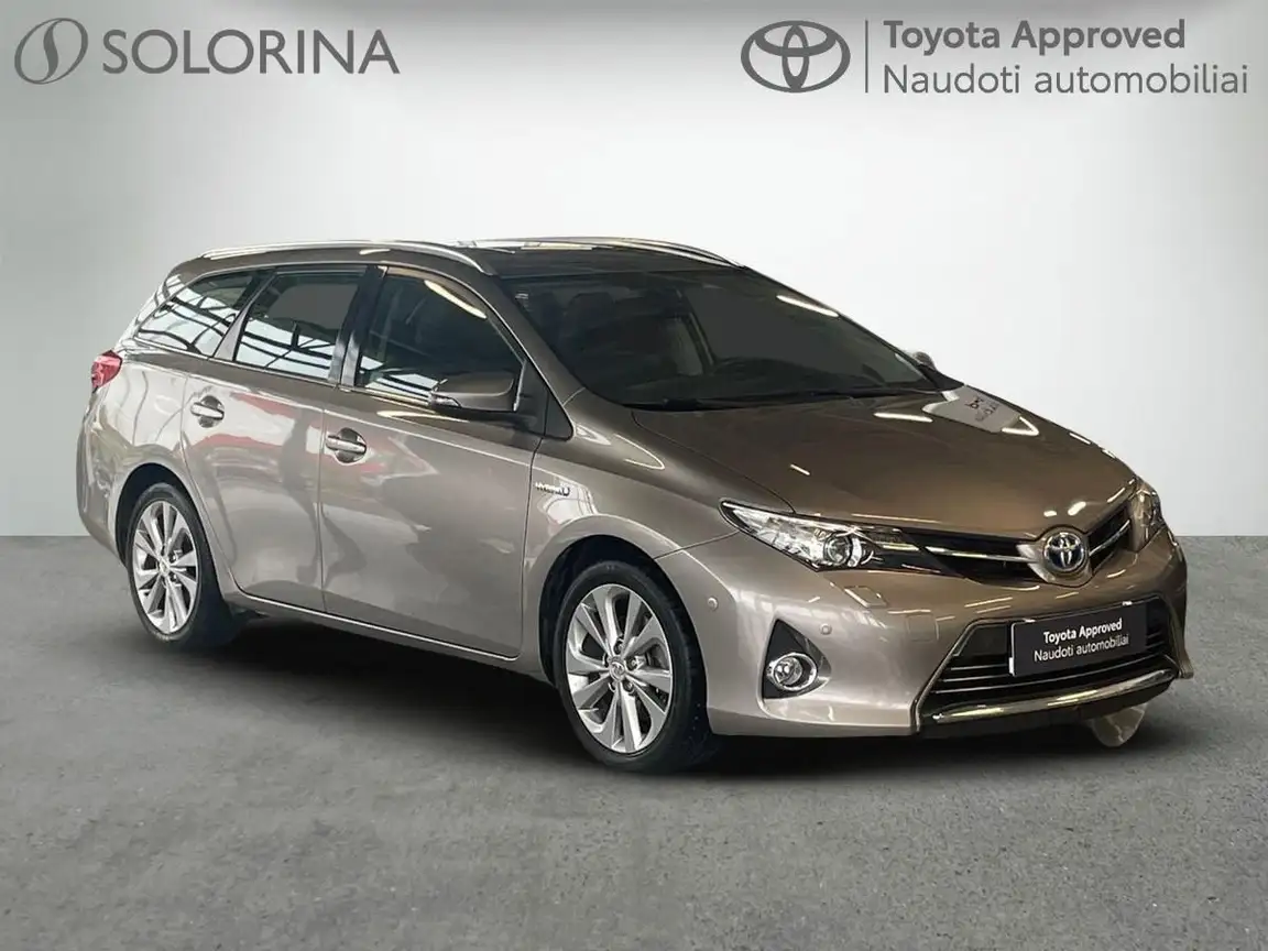 TOYOTA AURIS