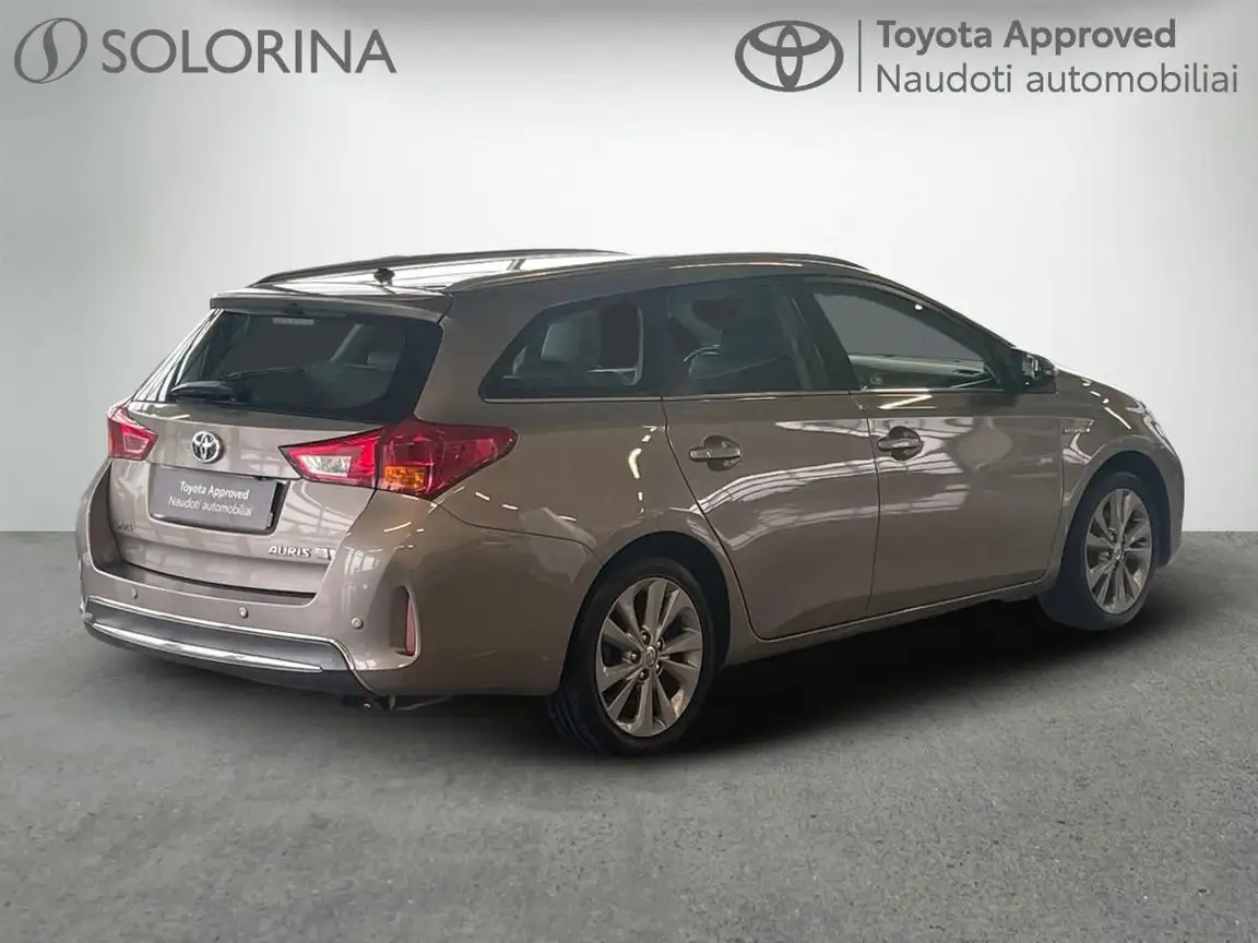 TOYOTA AURIS