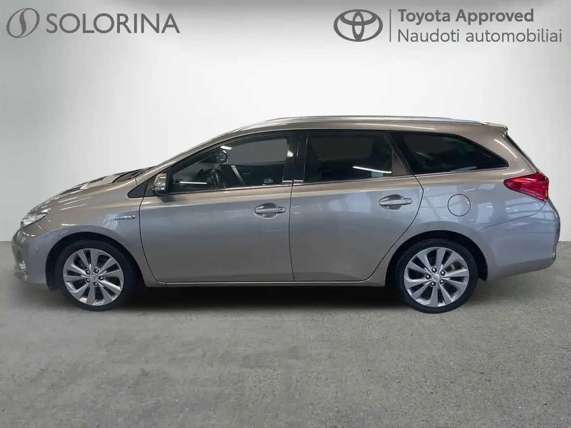 TOYOTA AURIS