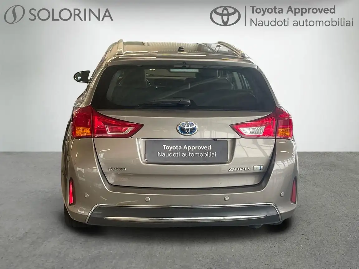 TOYOTA AURIS