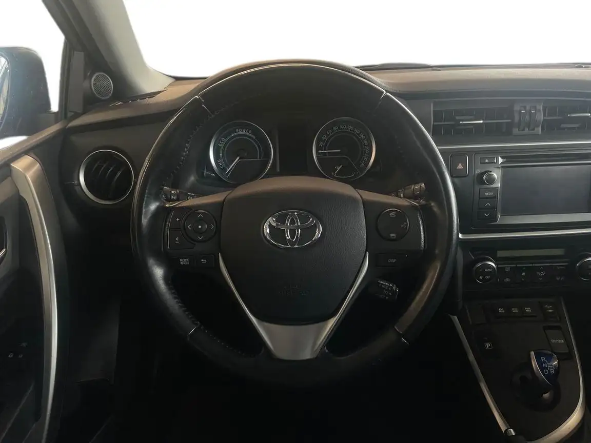TOYOTA AURIS
