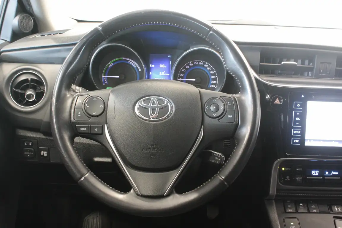 TOYOTA AURIS