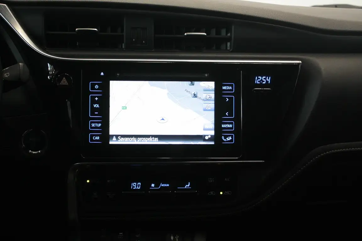 TOYOTA AURIS