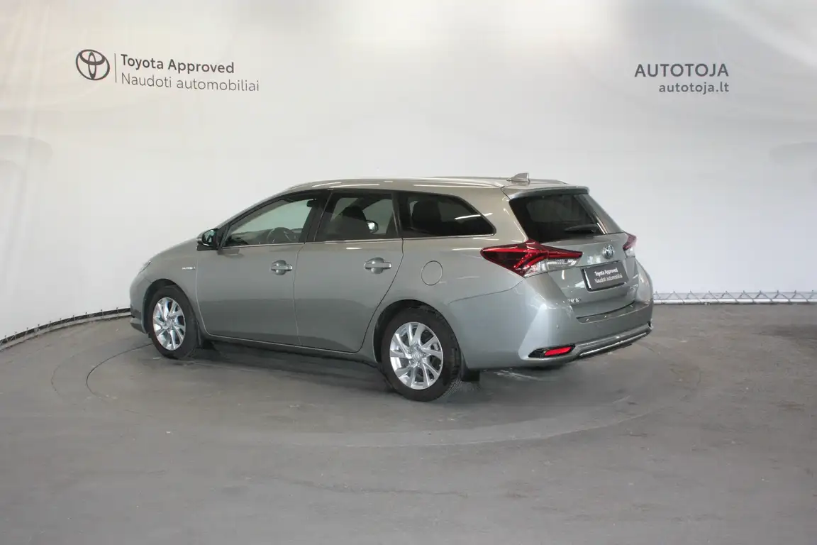 TOYOTA AURIS