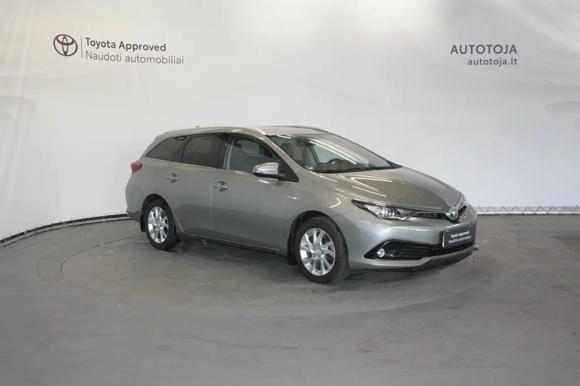 TOYOTA AURIS