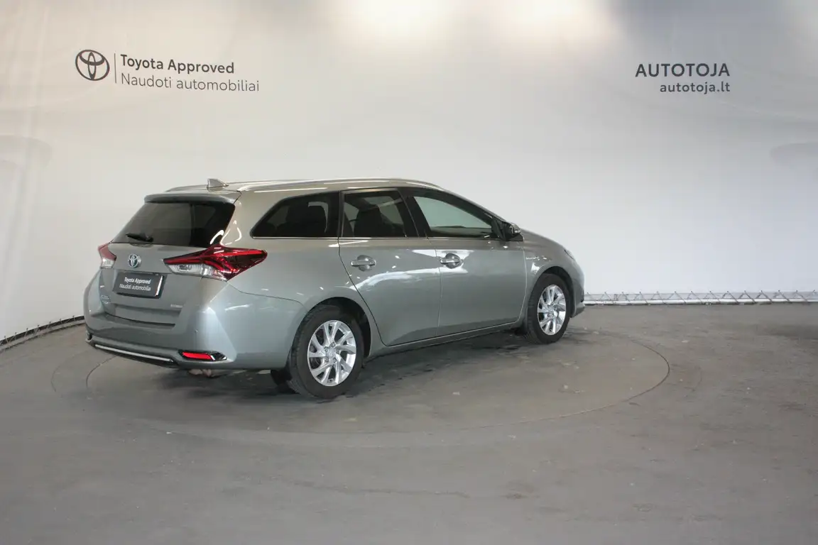 TOYOTA AURIS