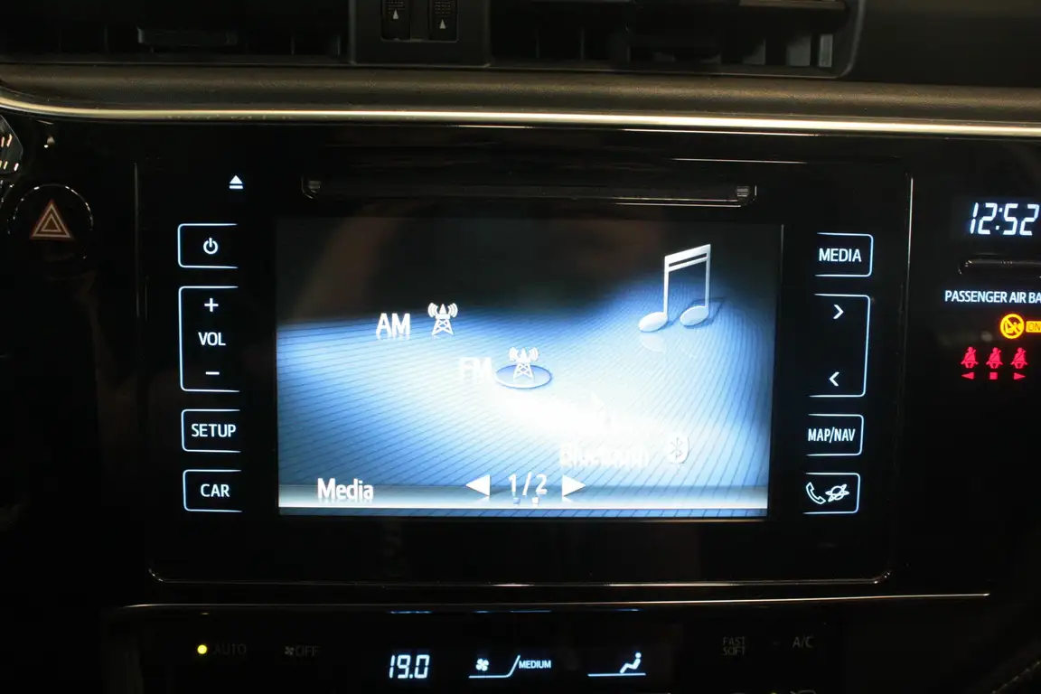 TOYOTA AURIS