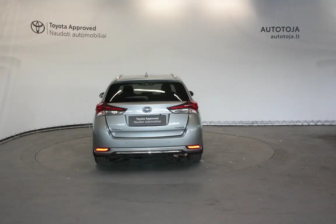 TOYOTA AURIS