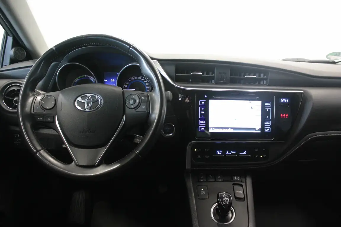 TOYOTA AURIS