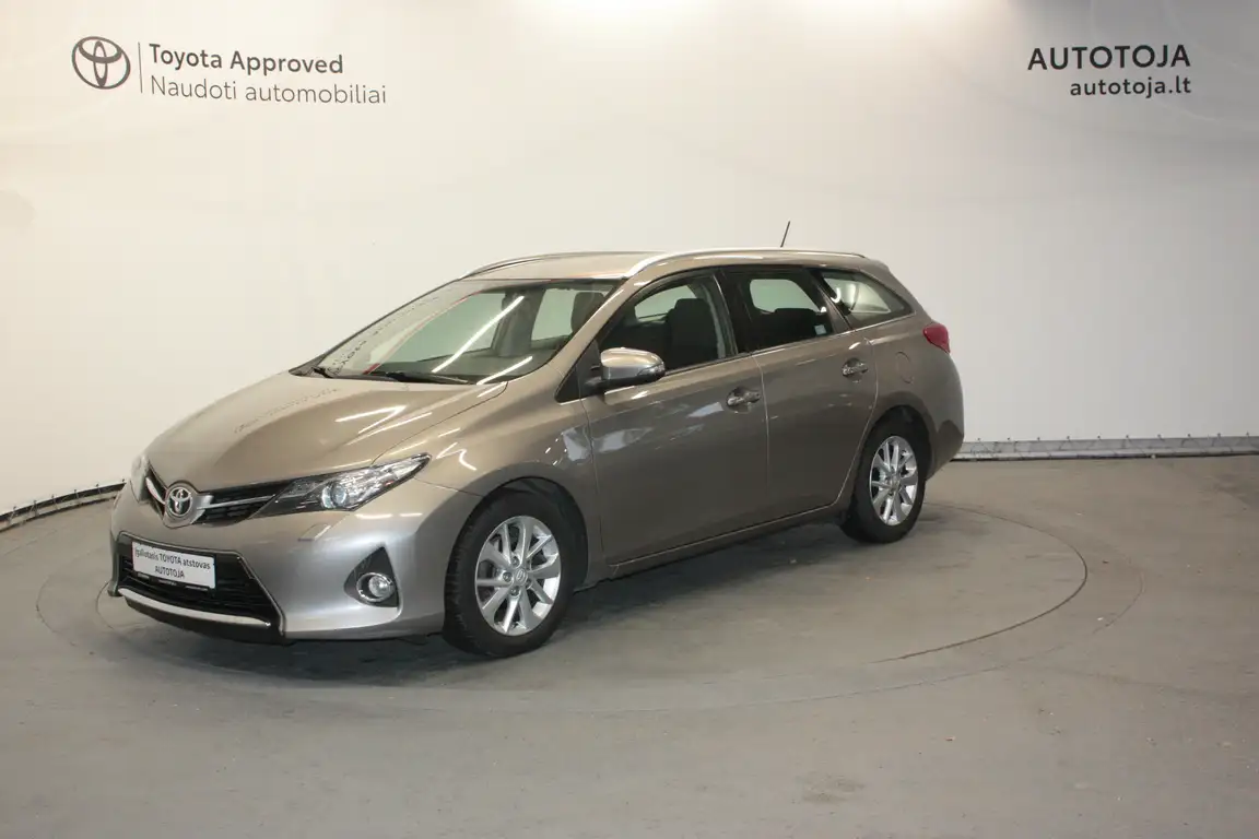 TOYOTA AURIS