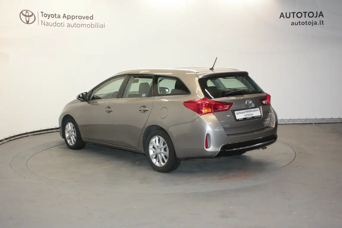 TOYOTA AURIS