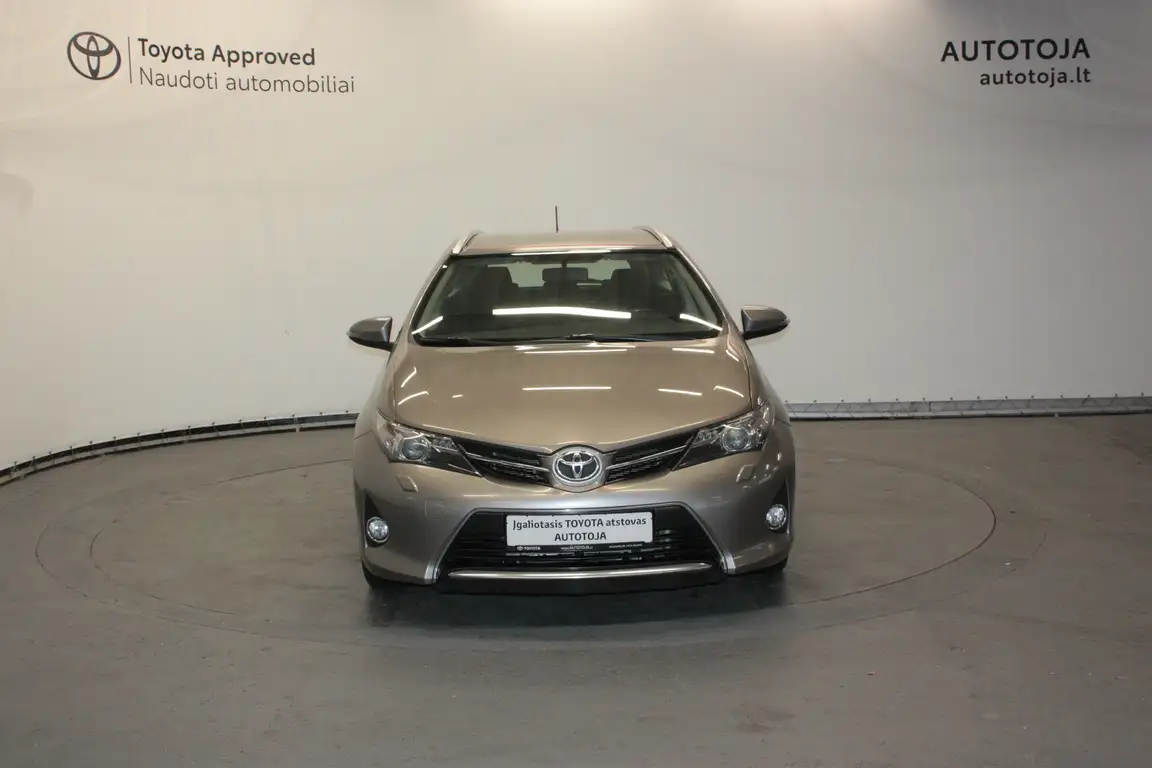 TOYOTA AURIS