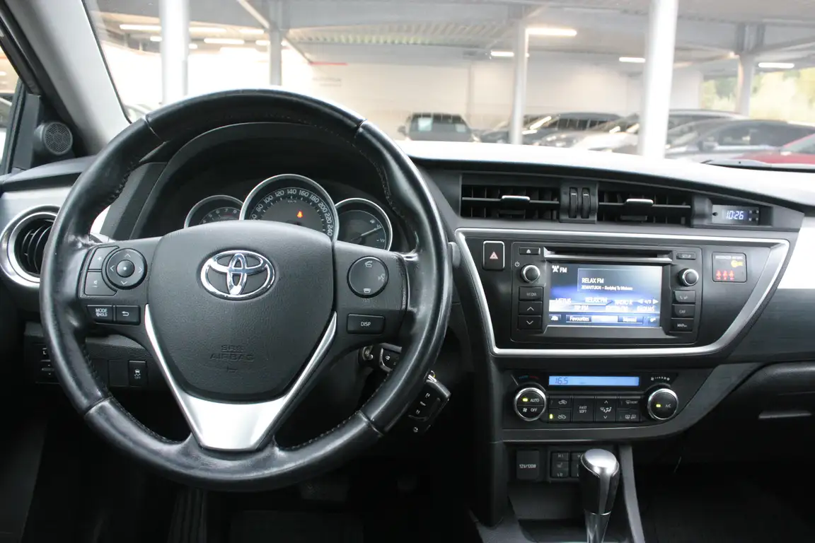 TOYOTA AURIS