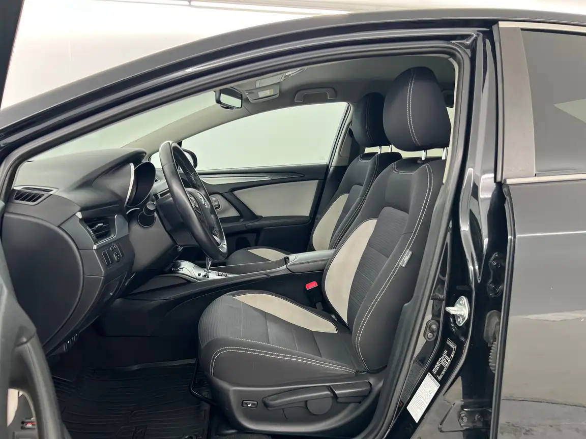 TOYOTA AVENSIS