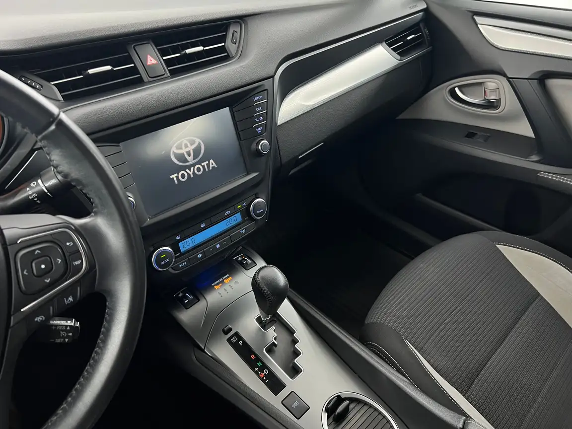 TOYOTA AVENSIS