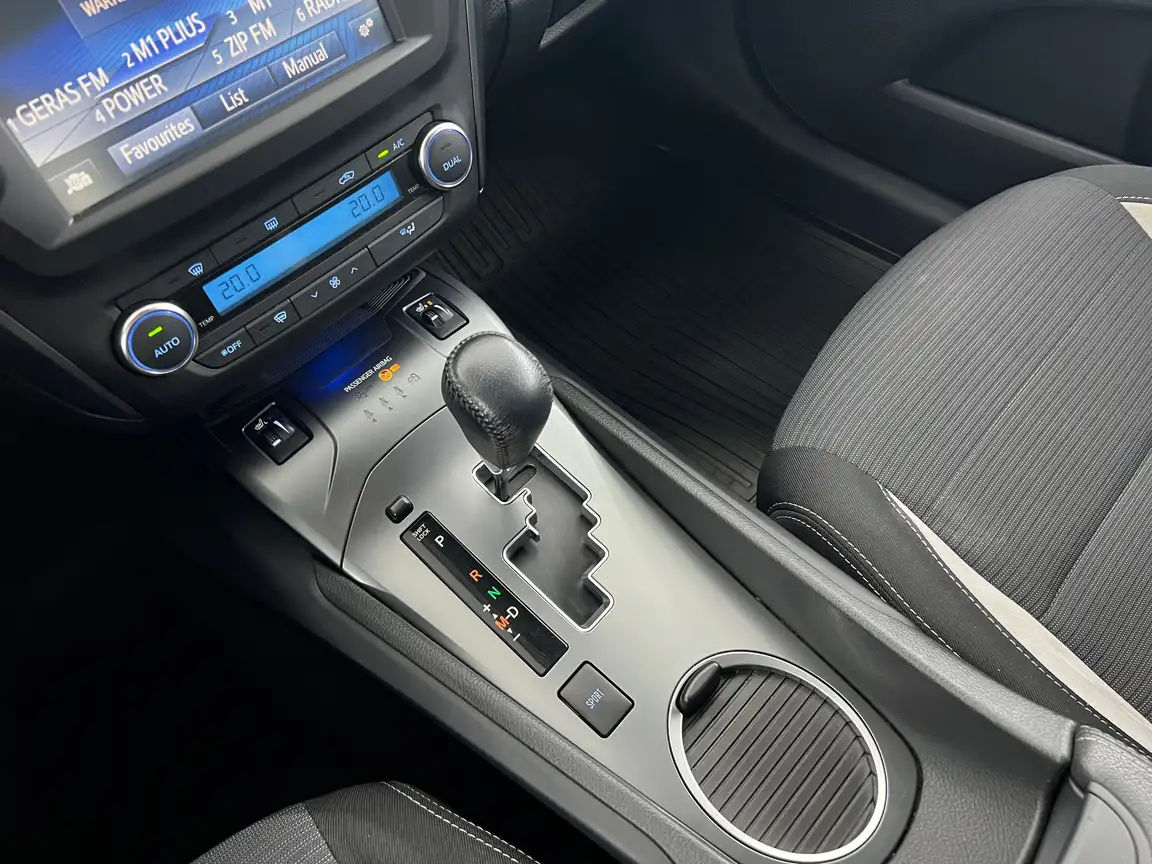 TOYOTA AVENSIS