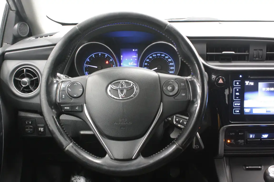 TOYOTA AURIS