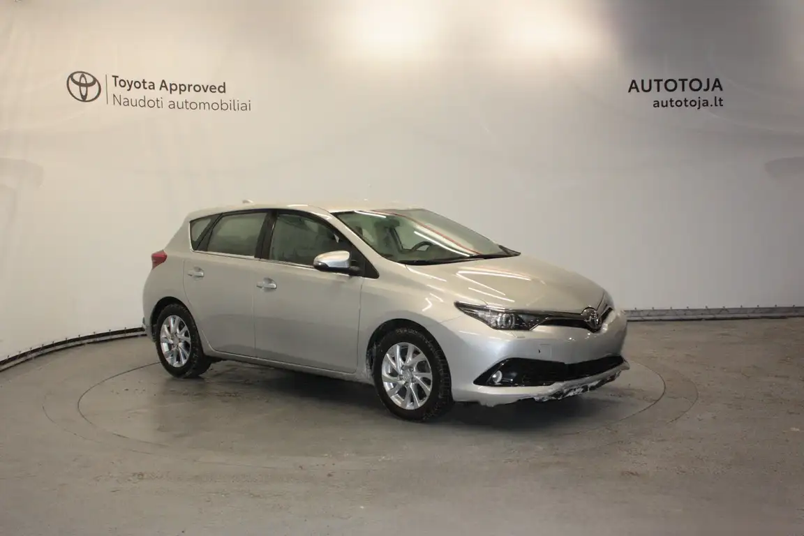 TOYOTA AURIS