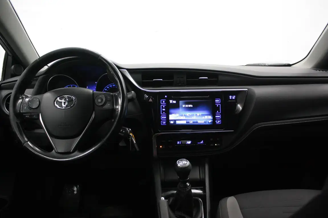 TOYOTA AURIS
